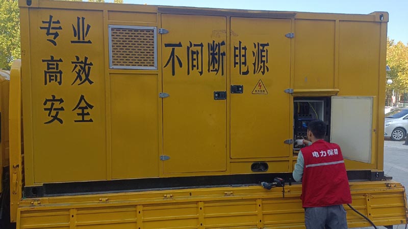 铜仁柴油发电机组和UPS电源配合使用时，如何避免切换过程中的电力中断？